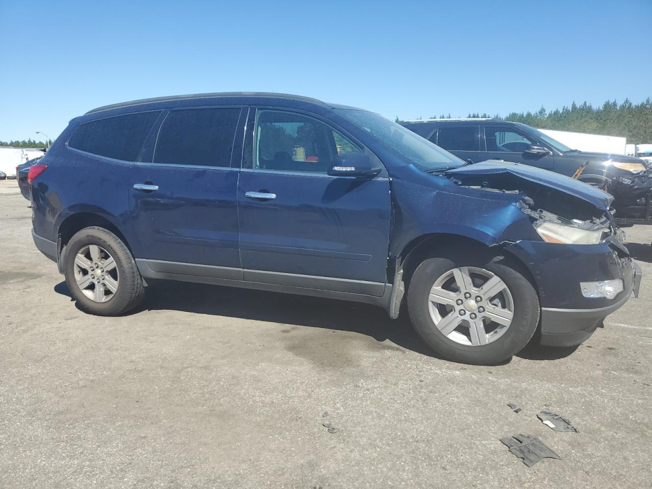 2011 CHEVROLET TRAVERSE L - Image 4
