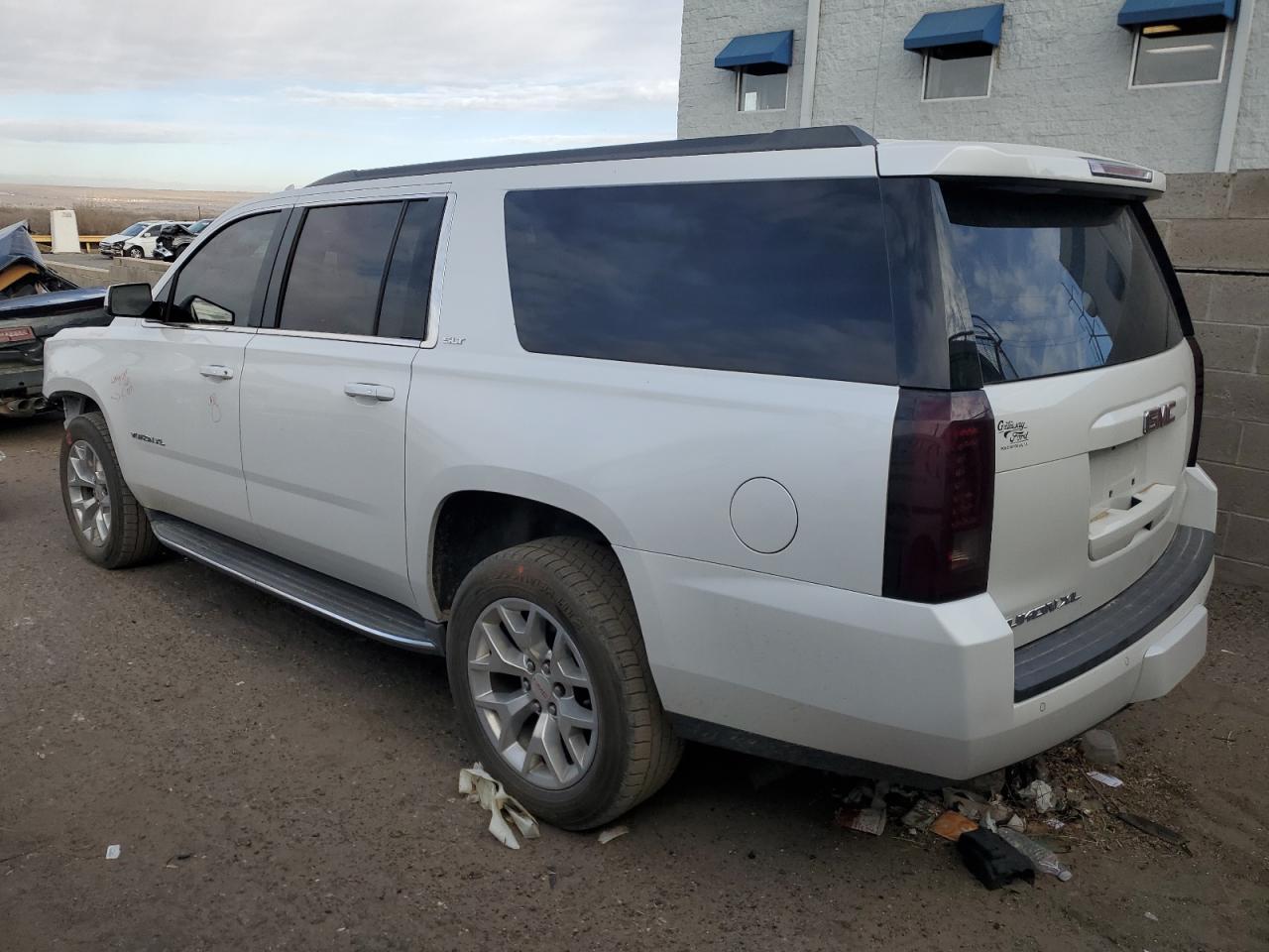 2016 GMC YUKON XL K - Image 2