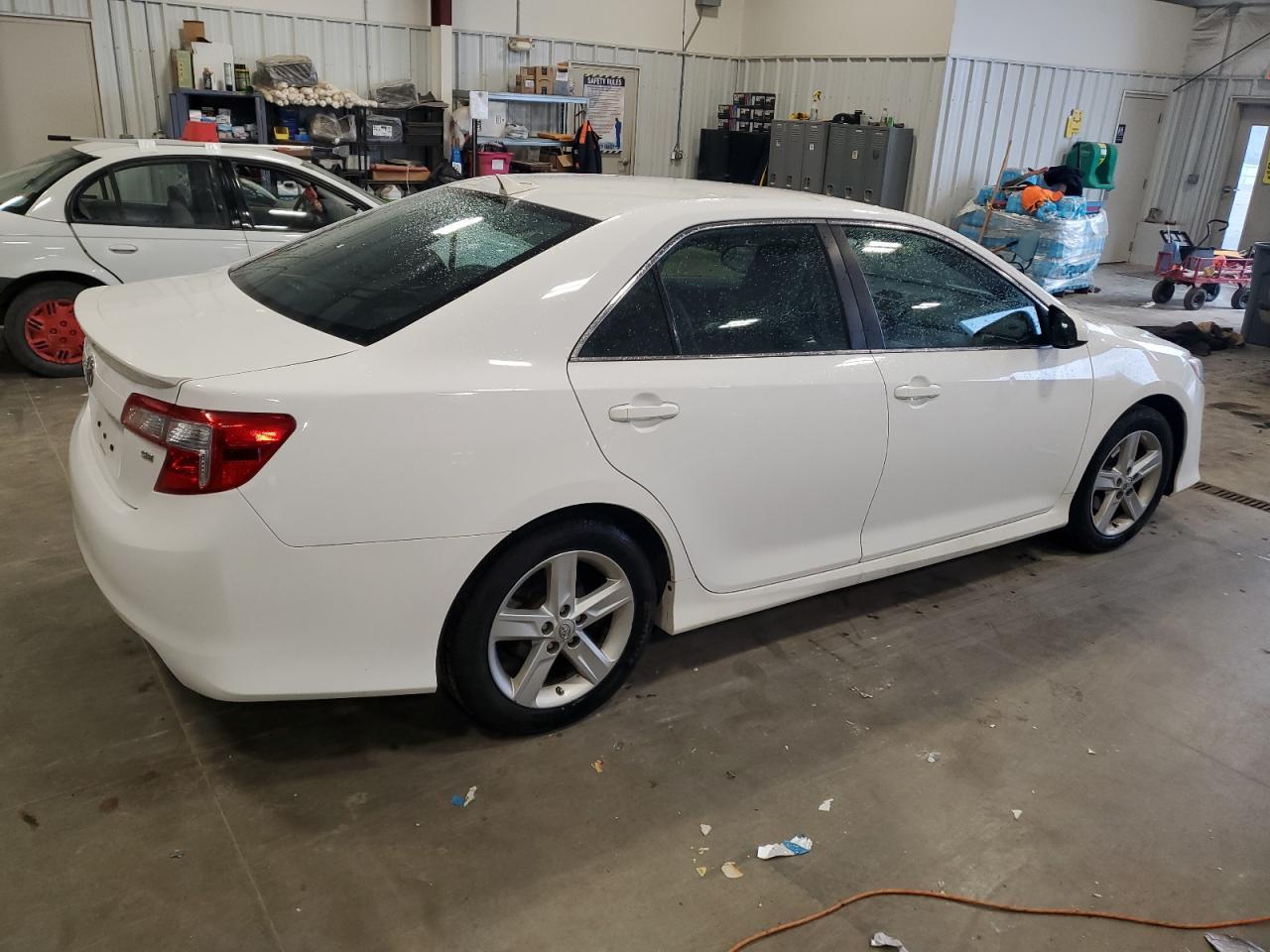 2014 TOYOTA CAMRY L - Фото 3