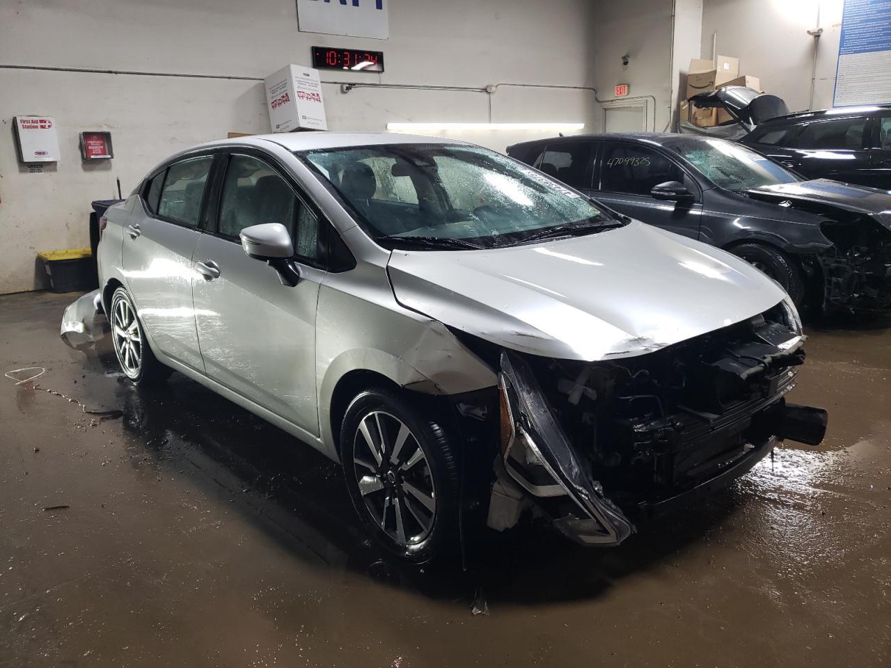 2021 NISSAN VERSA SV - Image 4