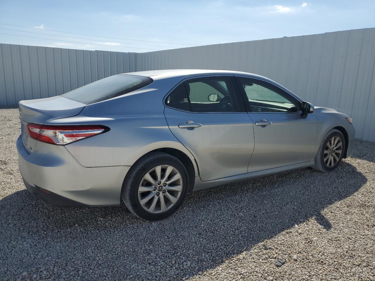 2018 TOYOTA CAMRY L - Фото 3
