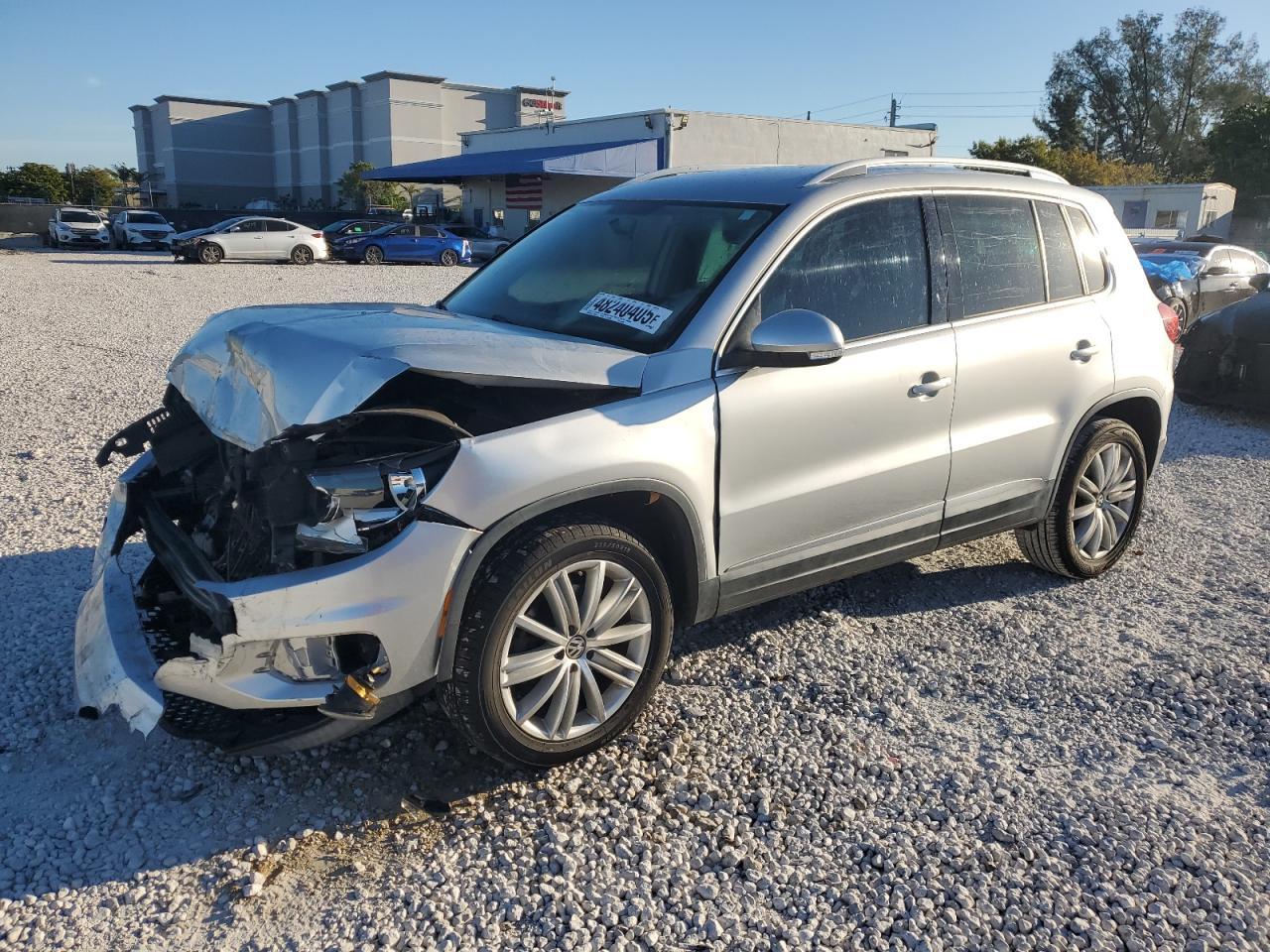 2014 VOLKSWAGEN TIGUAN S