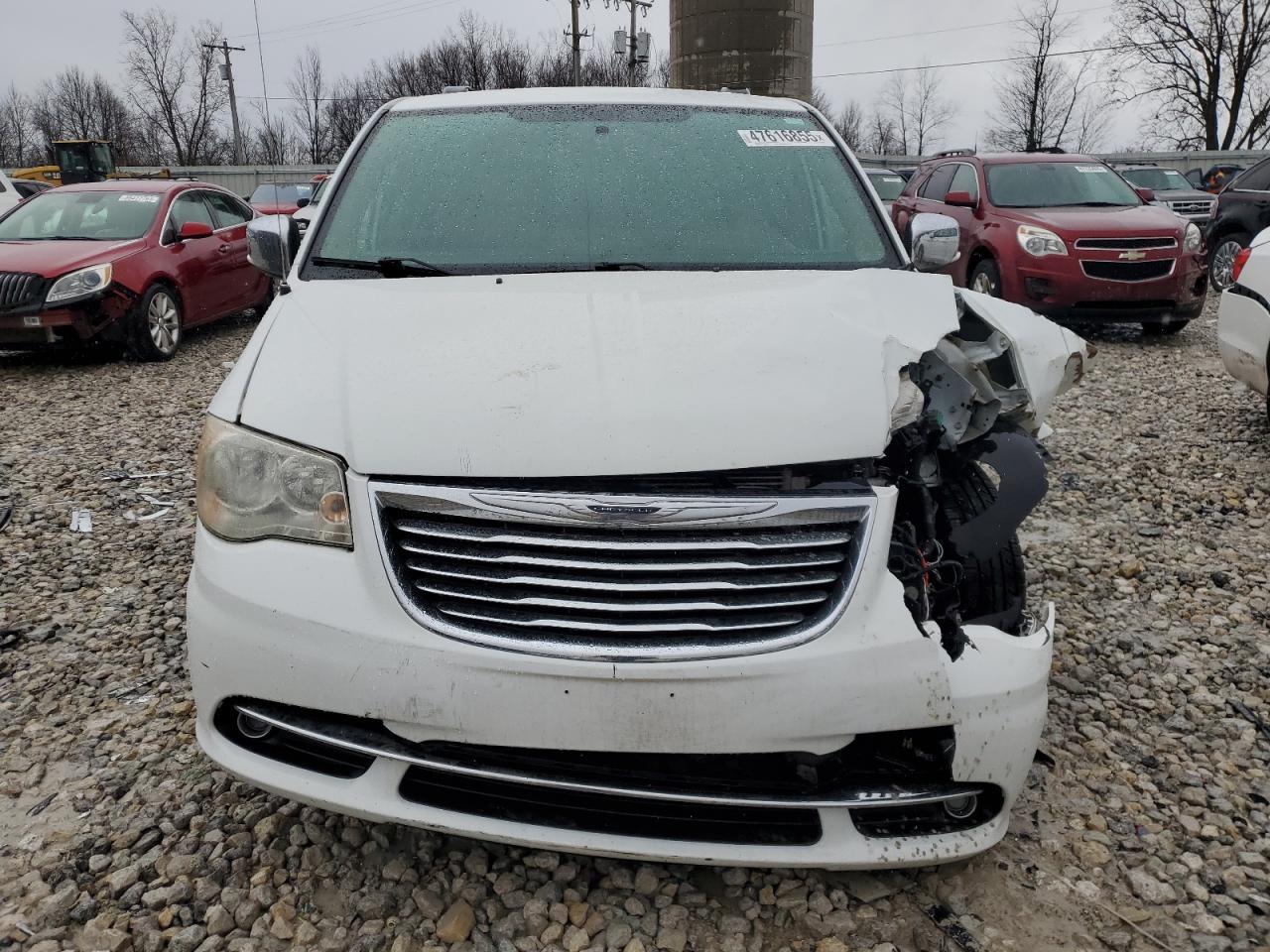 2014 CHRYSLER TOWN & COU - Image 5