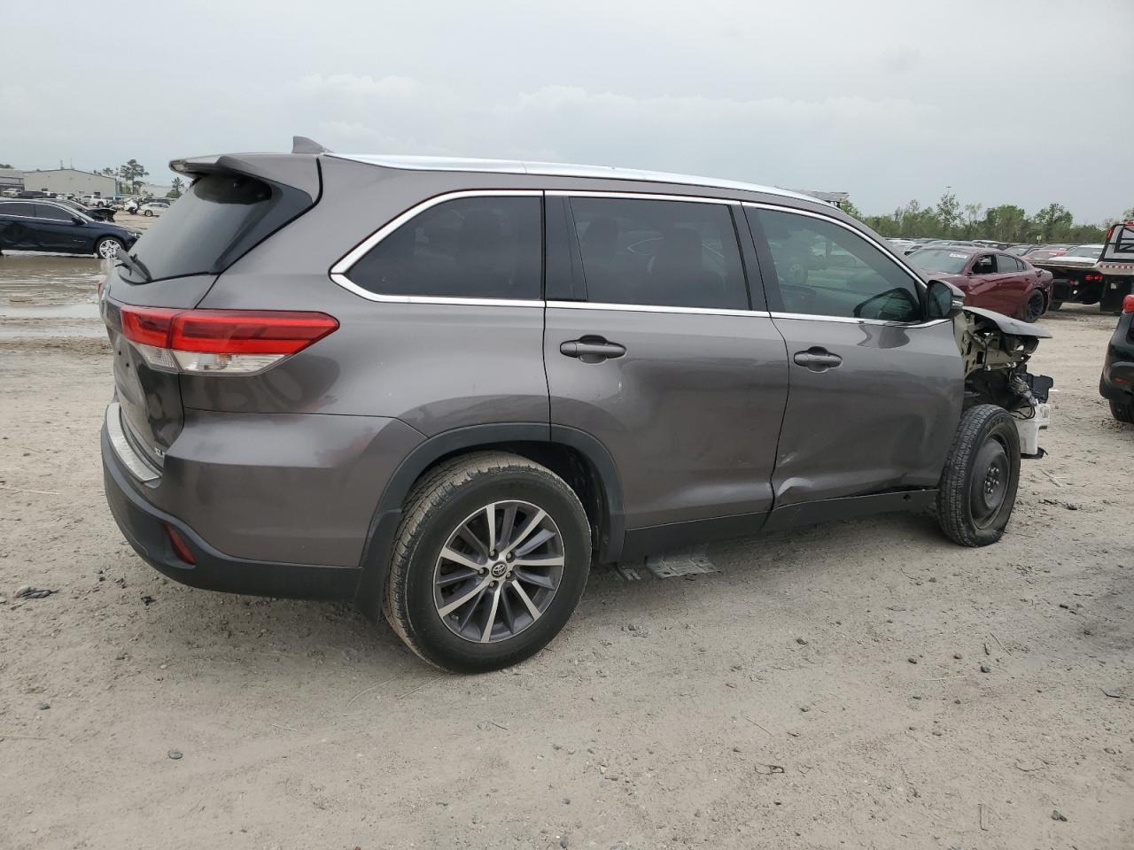 2019 TOYOTA HIGHLANDER - Image 3
