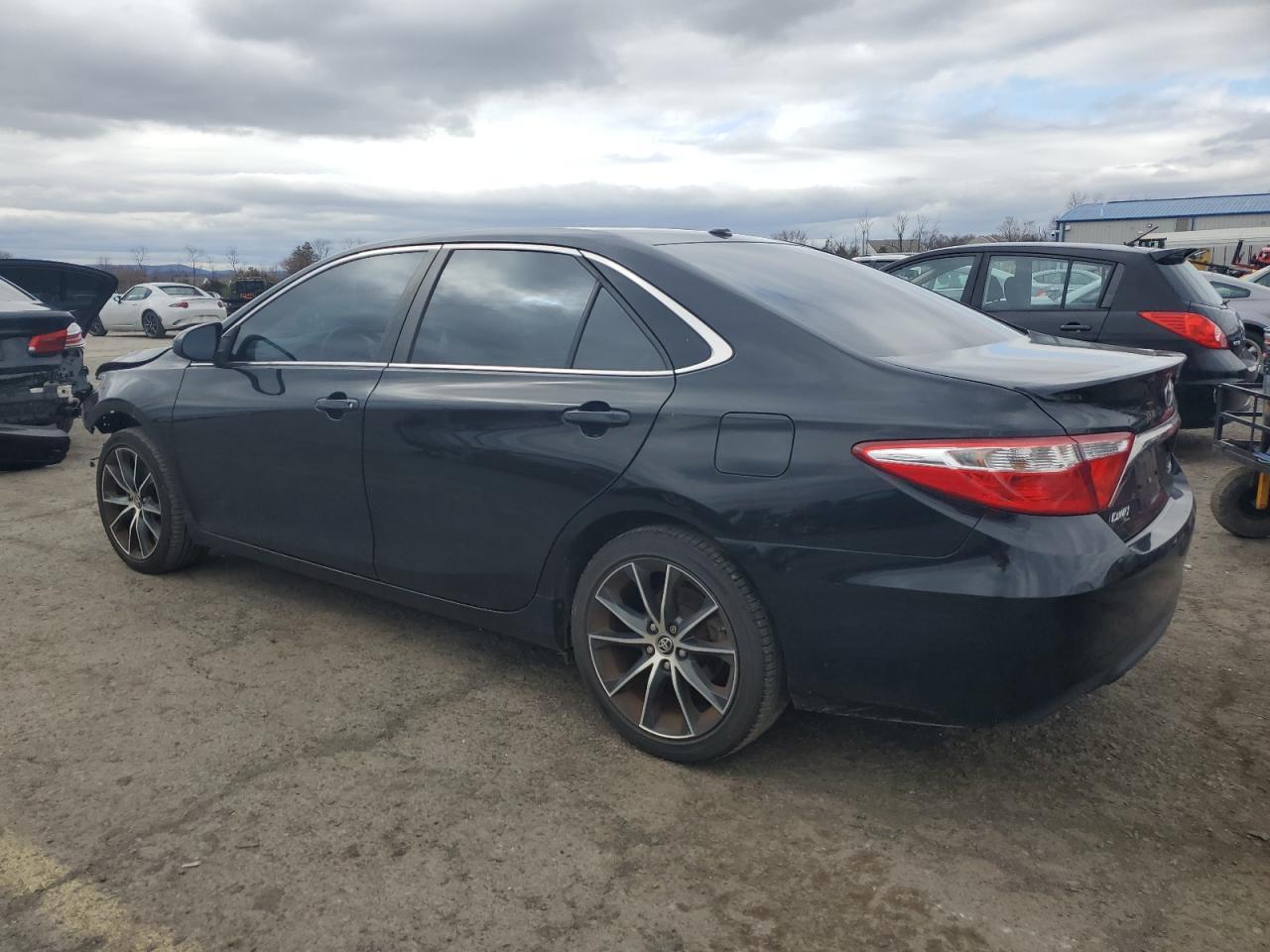 2015 TOYOTA CAMRY LE - Фото 2