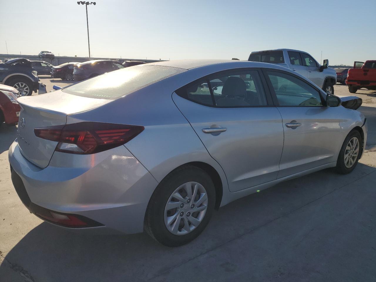 2019 HYUNDAI ELANTRA SE - Фото 3