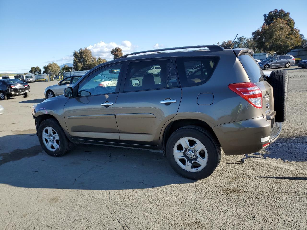 2011 TOYOTA RAV4 - Фото 2