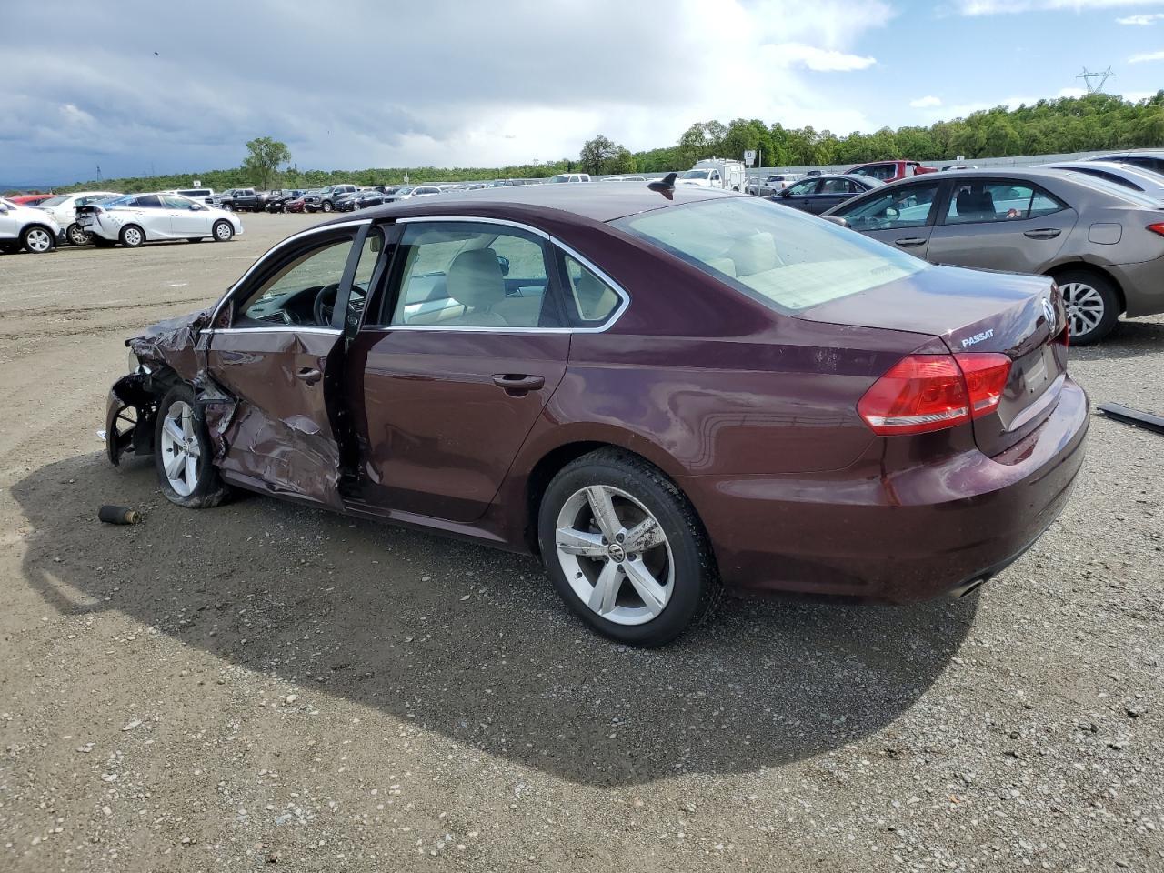 2013 VOLKSWAGEN PASSAT SE - Image 2