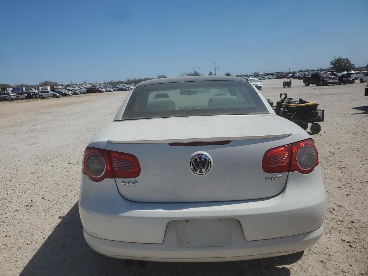 2011 VOLKSWAGEN EOS KOMFOR - Image 6