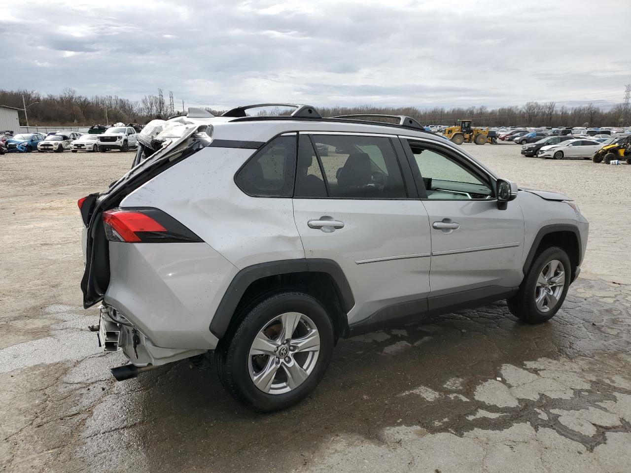 2022 TOYOTA RAV4 XLE - Image 3