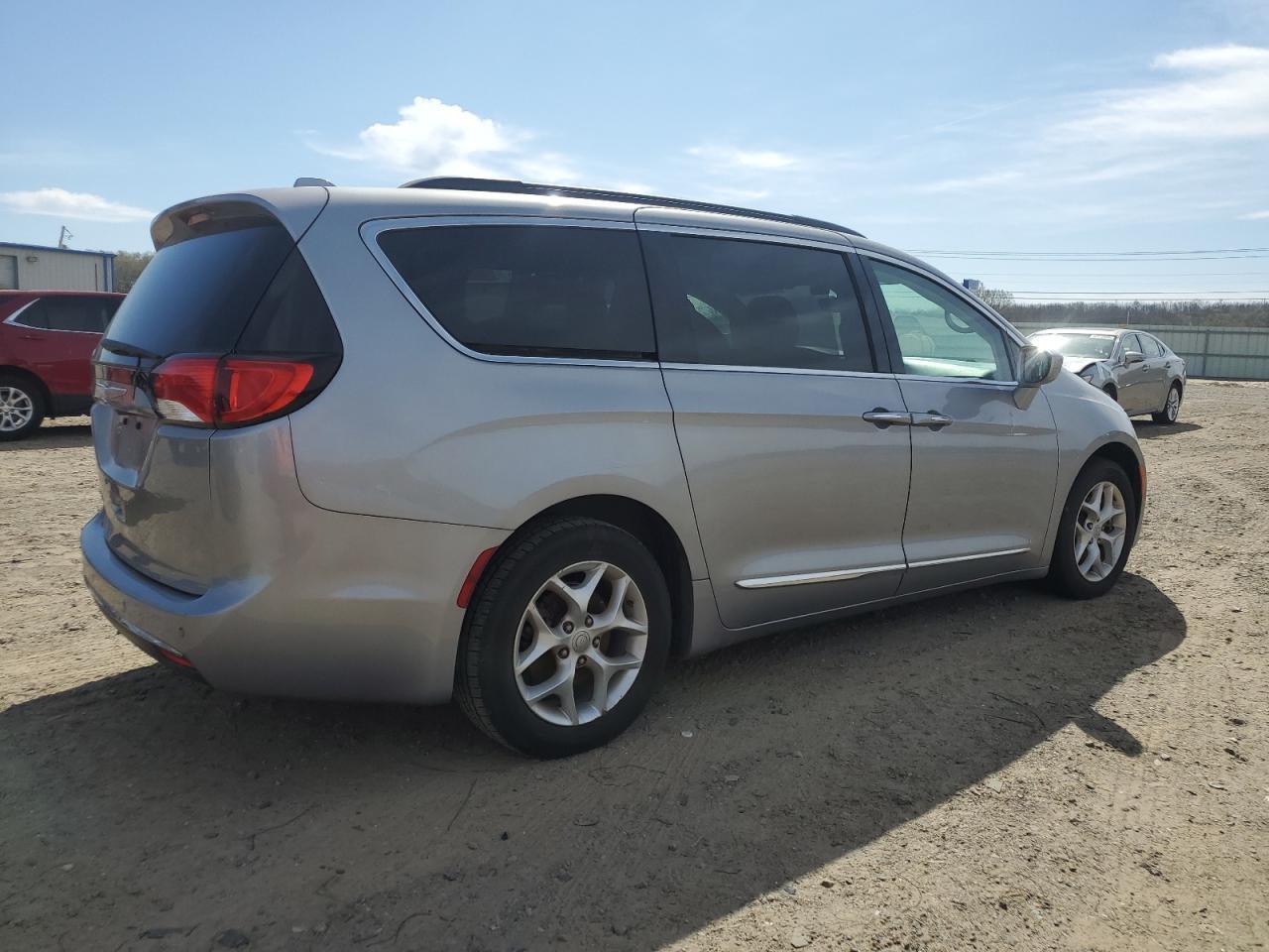 2017 CHRYSLER PACIFICA T - Image 3