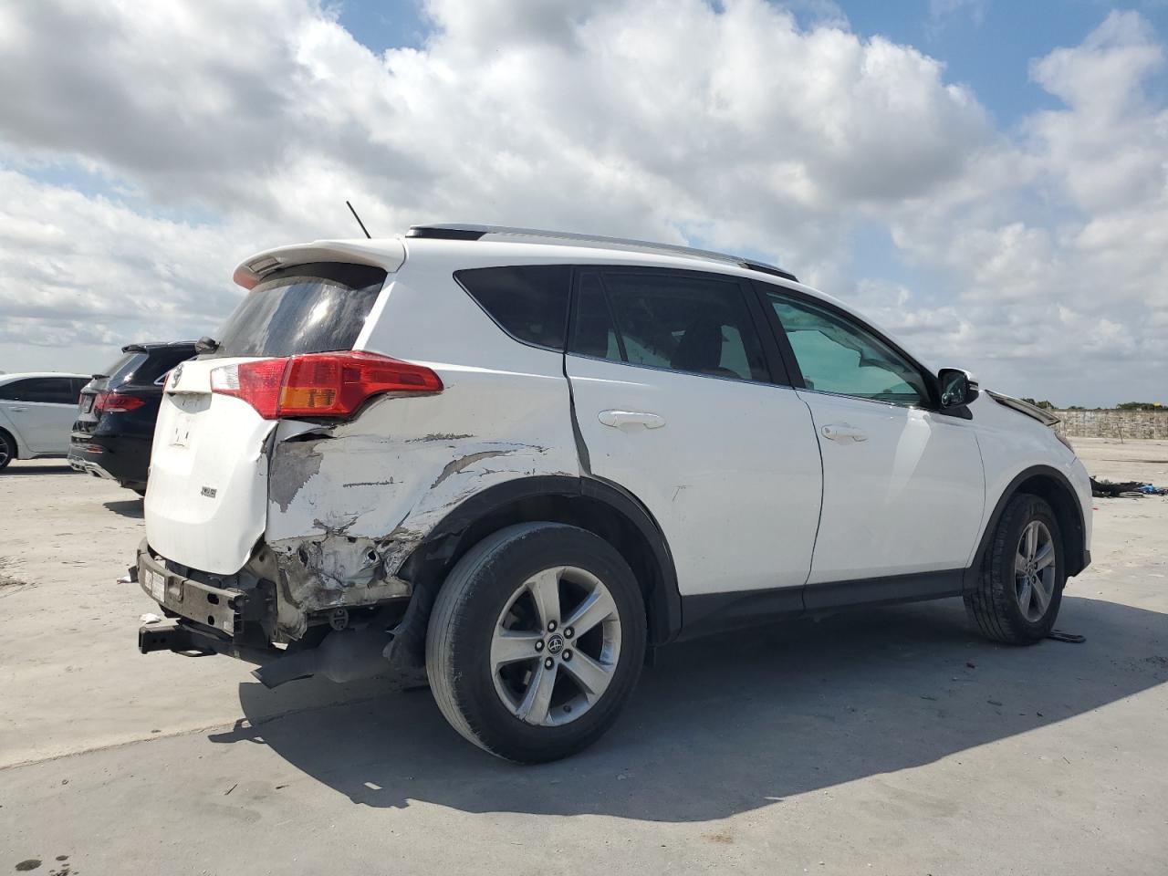 2015 TOYOTA RAV4 XLE - Image 3