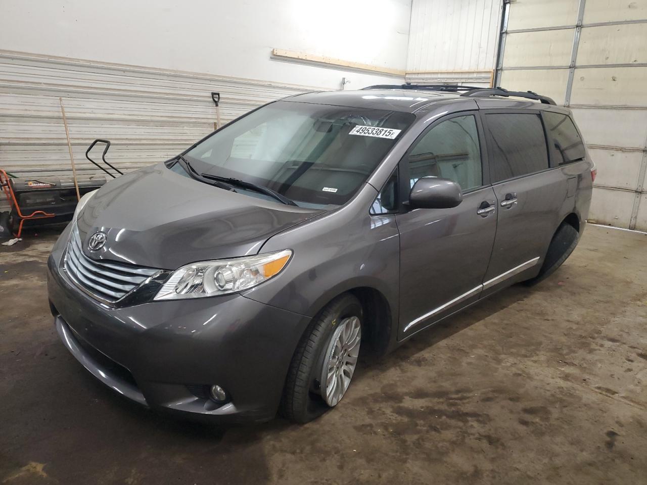 2015 TOYOTA SIENNA XLE