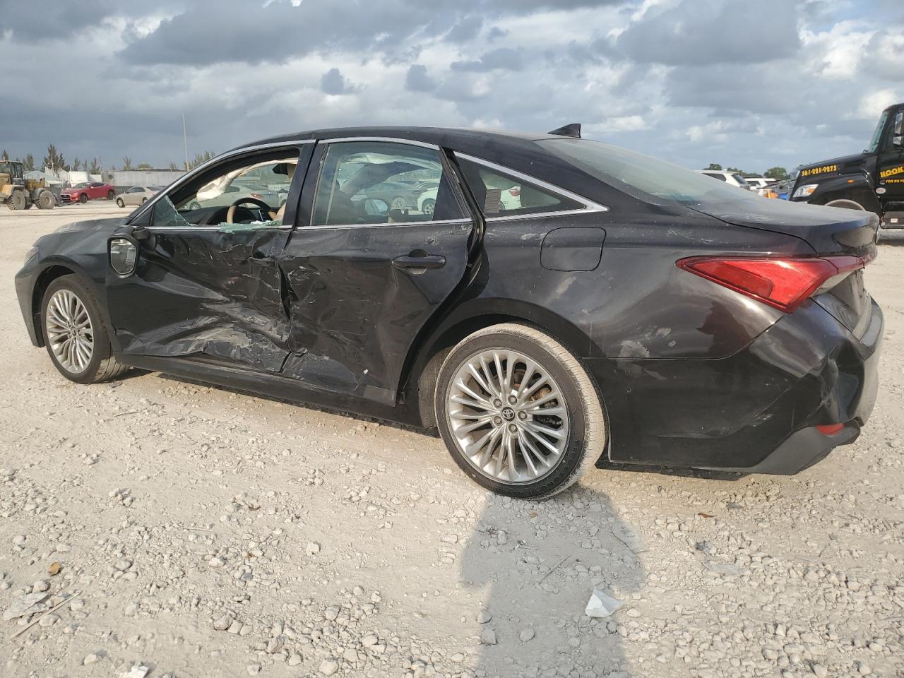 2019 TOYOTA AVALON XLE - Image 2