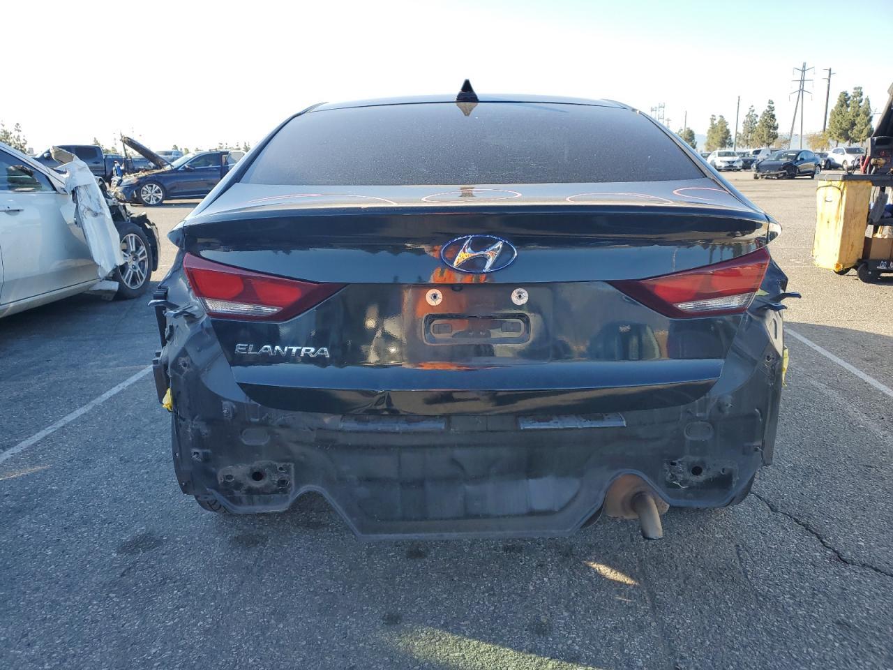 2018 HYUNDAI ELANTRA SE - Image 6