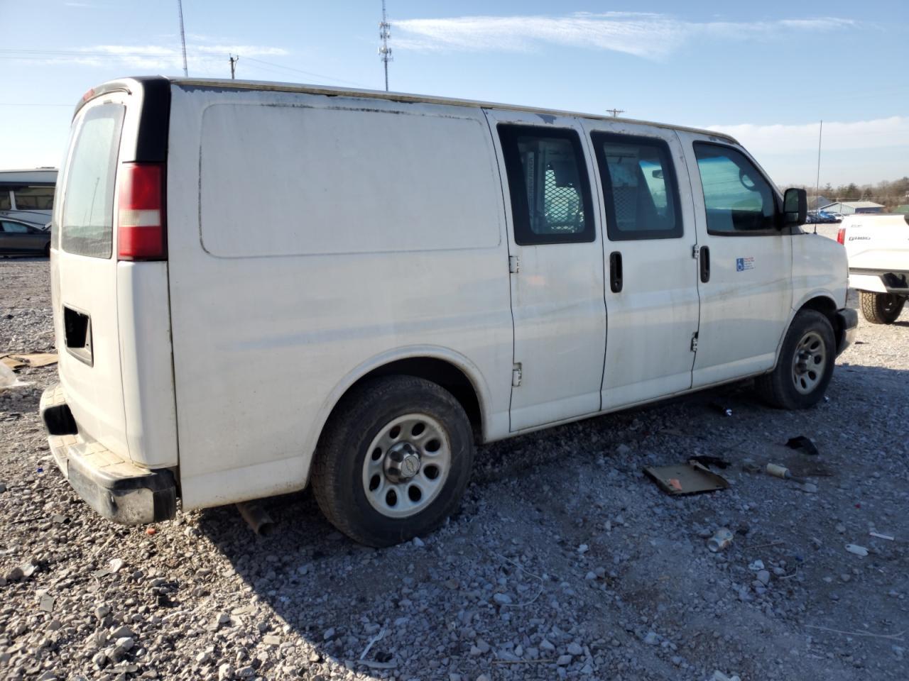 2010 CHEVROLET EXPRESS G1 - Image 3