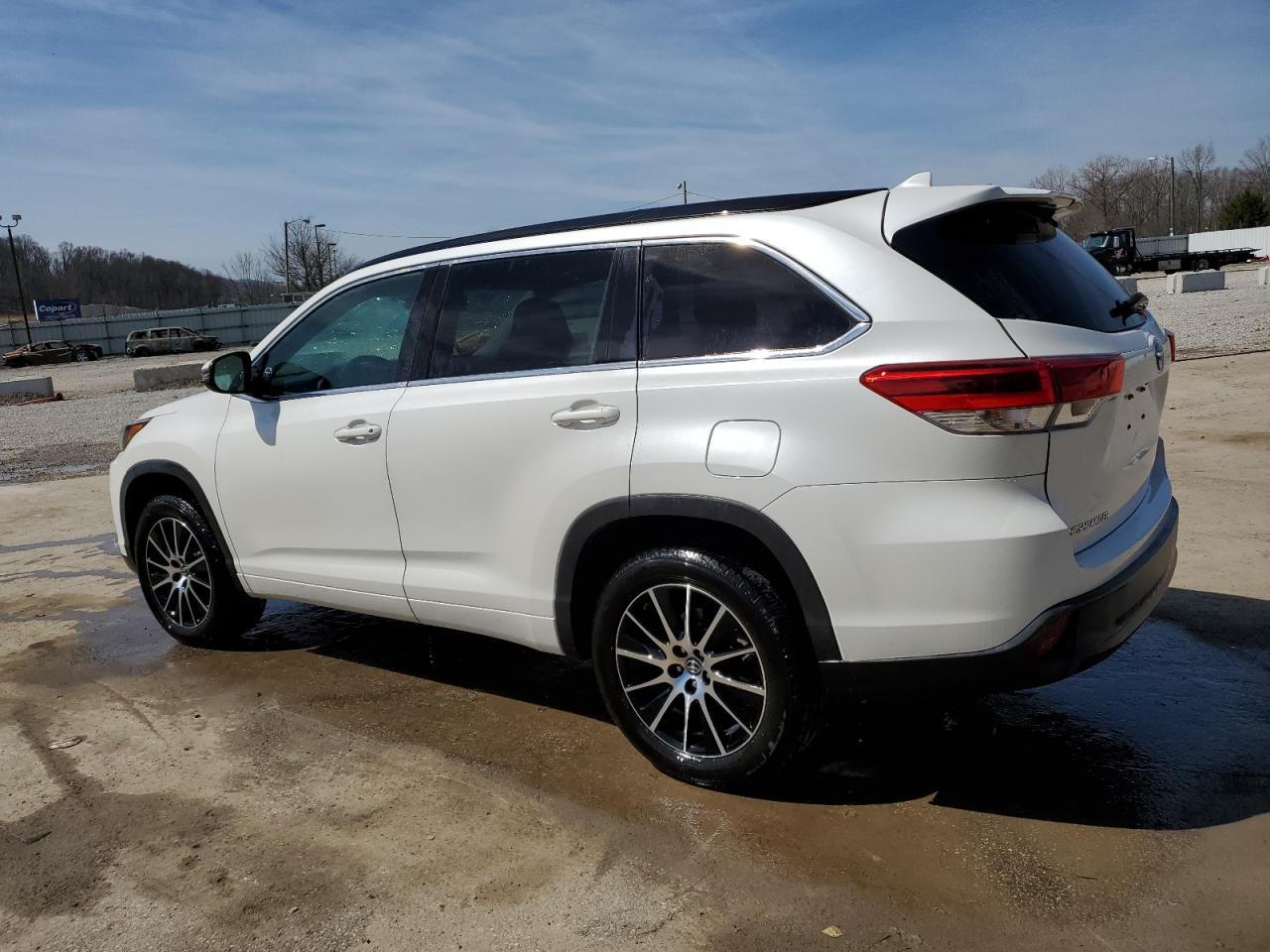 2018 TOYOTA HIGHLANDER - Фото 2