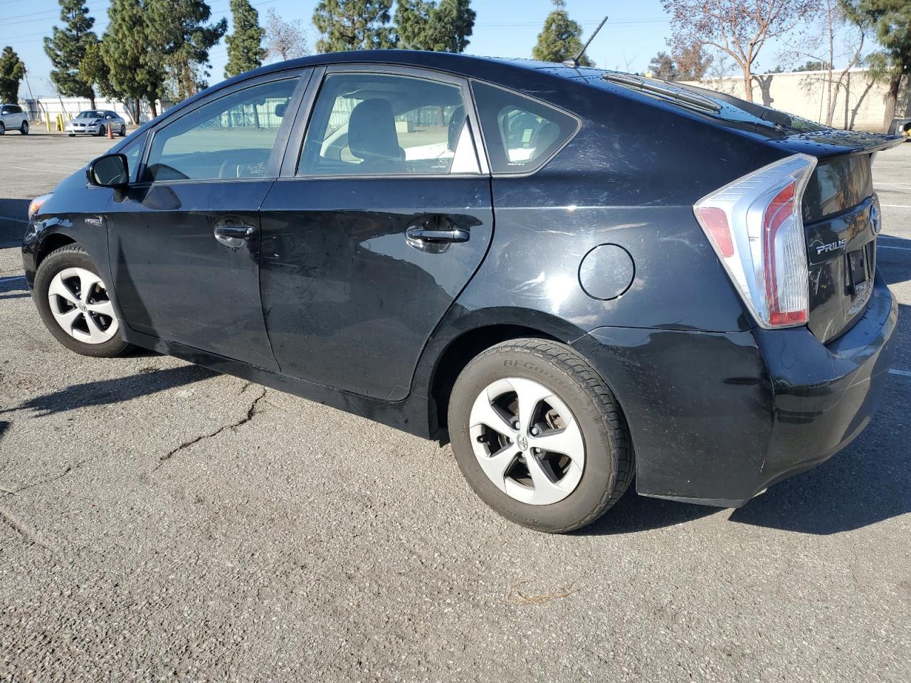 2015 TOYOTA PRIUS - Image 2