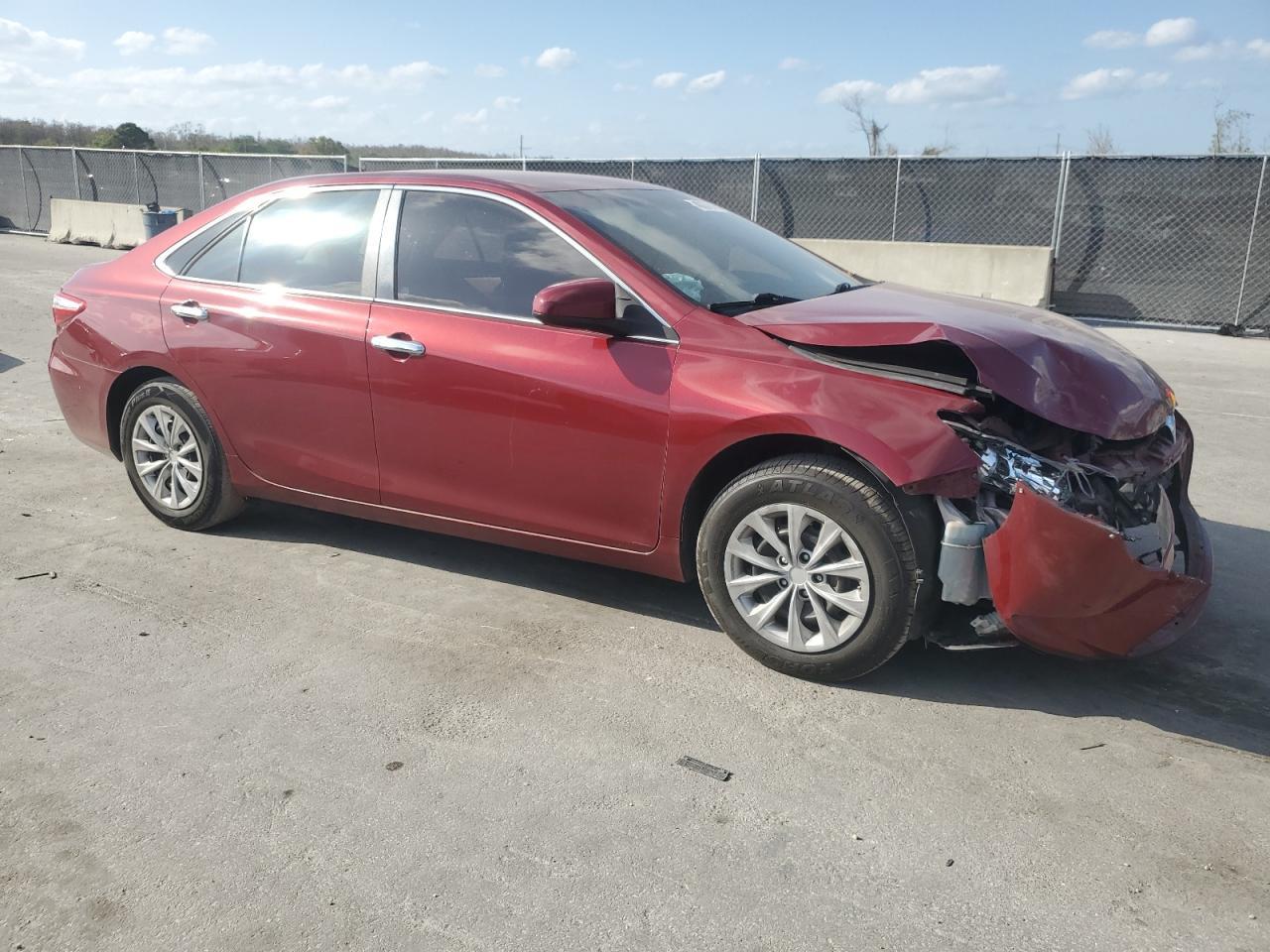 2017 TOYOTA CAMRY LE - Фото 4