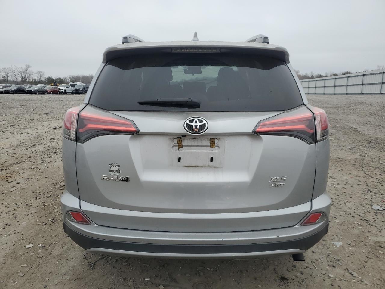 2017 TOYOTA RAV4 XLE - Фото 6