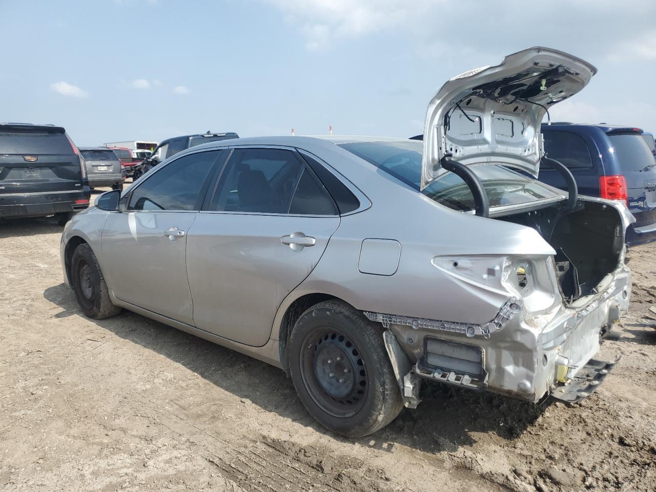 2016 TOYOTA CAMRY LE - Фото 2