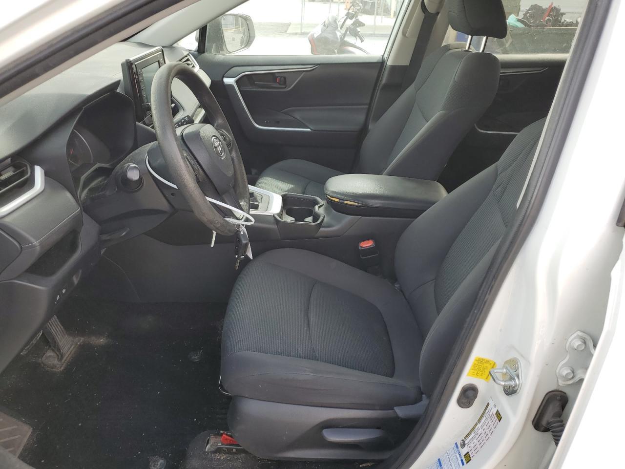 2021 TOYOTA RAV4 LE - Фото 7