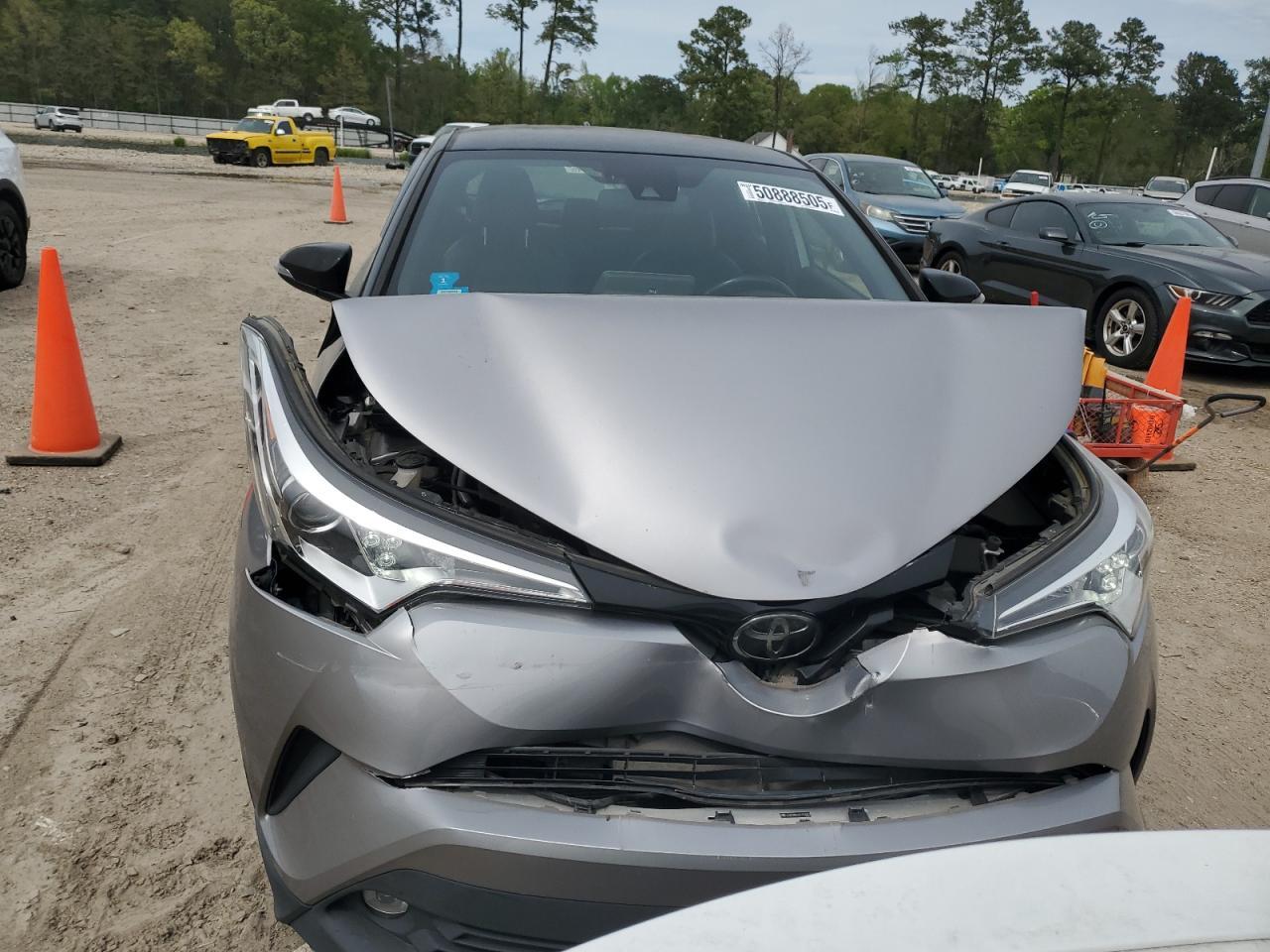 2019 TOYOTA C-HR XLE - Фото 5
