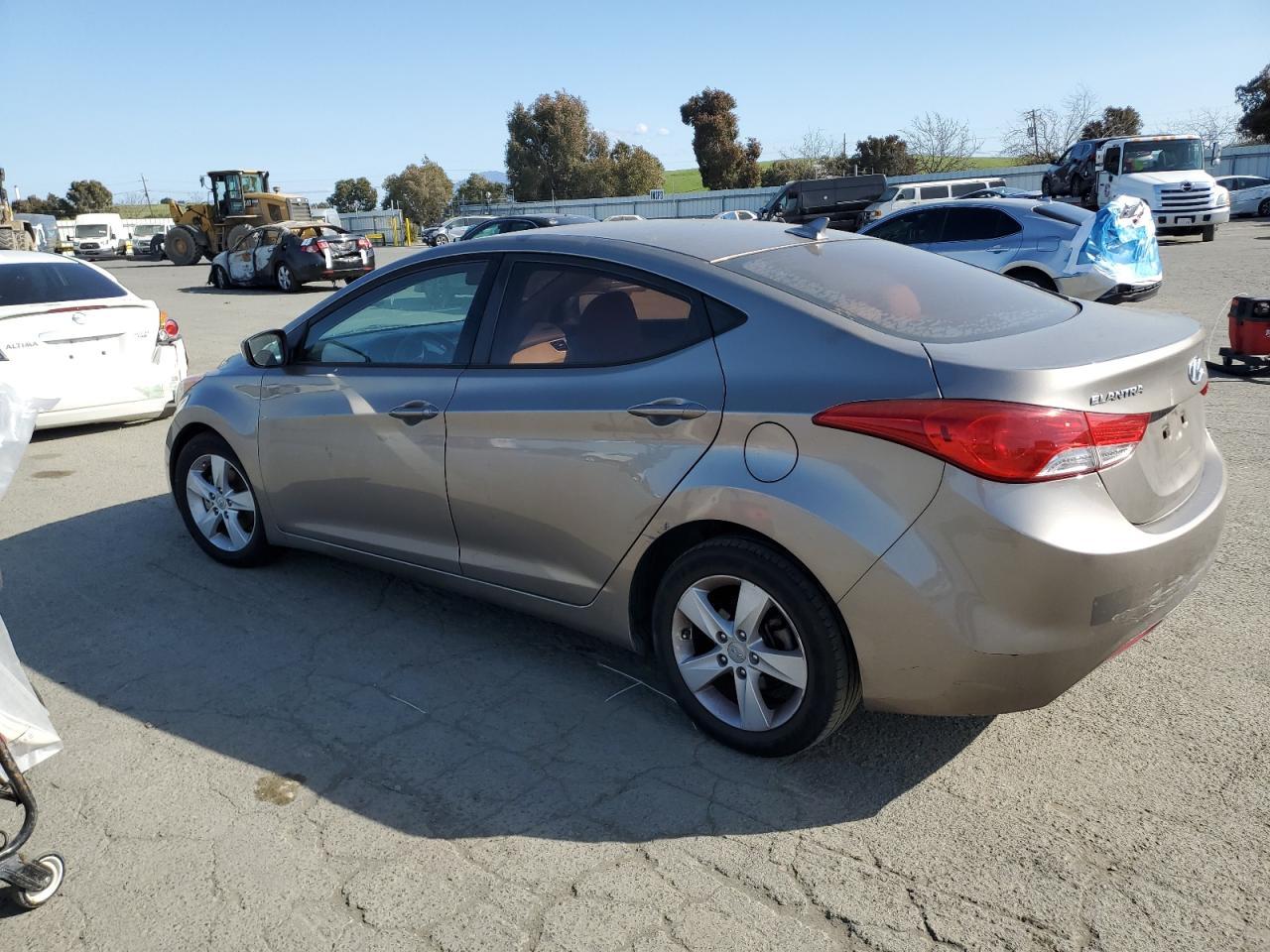 2013 HYUNDAI ELANTRA GL - Image 2