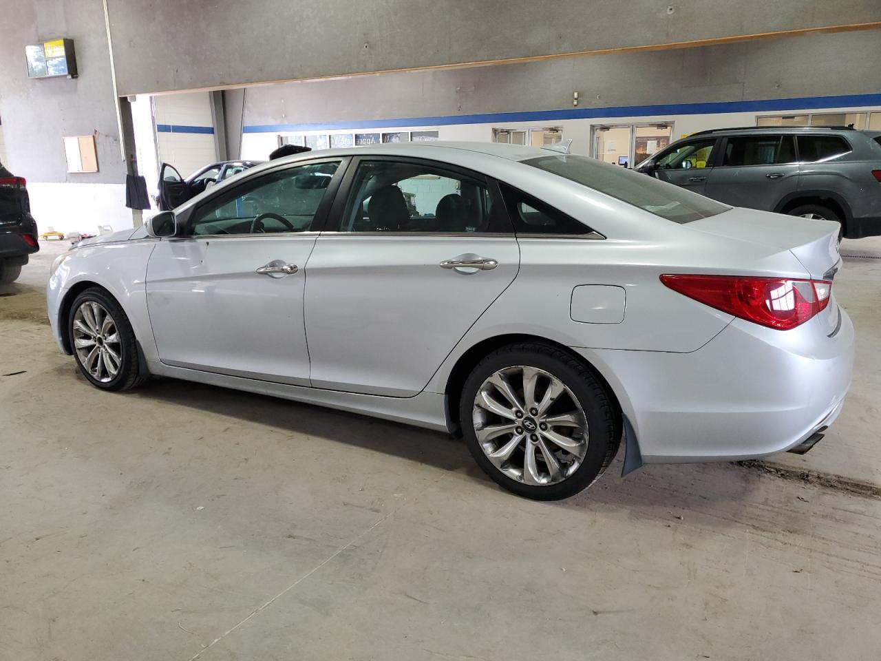 2011 HYUNDAI SONATA SE - Фото 2