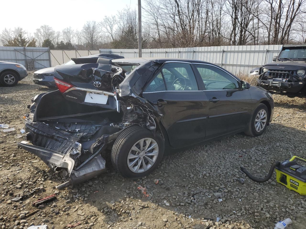 2017 TOYOTA CAMRY LE - Фото 3