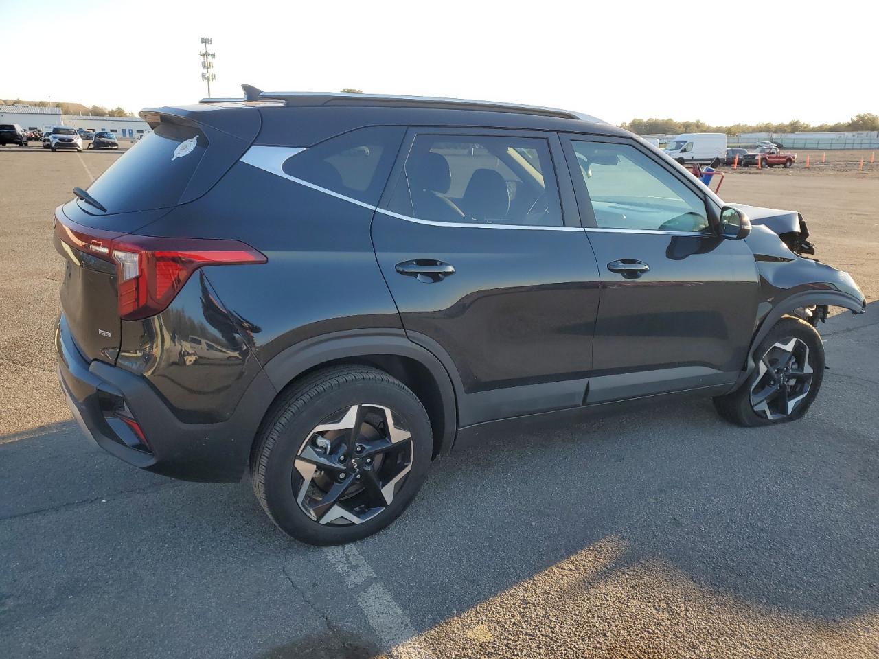 2024 KIA SELTOS EX - Image 3