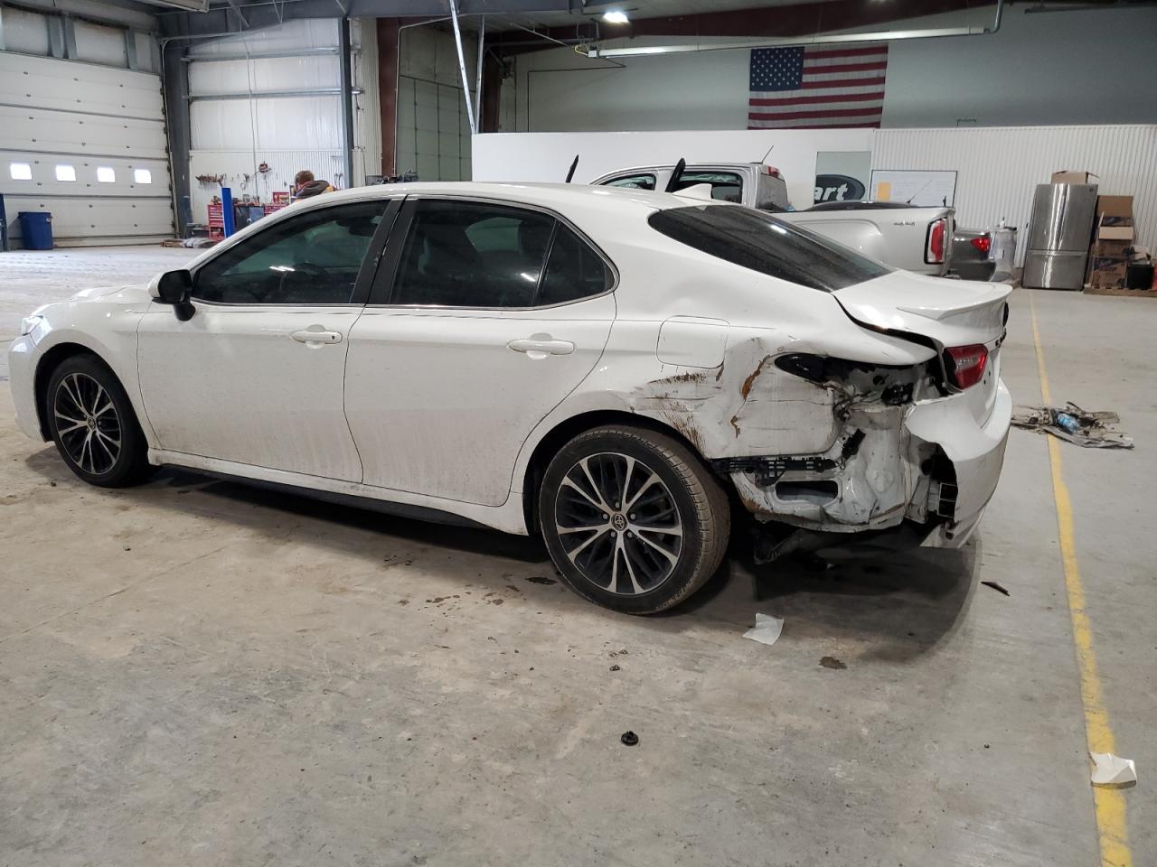 2020 TOYOTA CAMRY SE - Image 2
