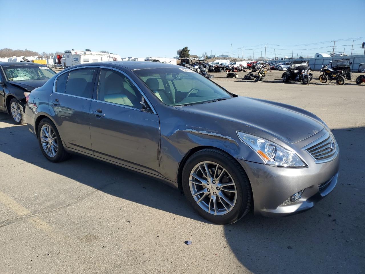 2011 INFINITI G37 BASE - Image 4