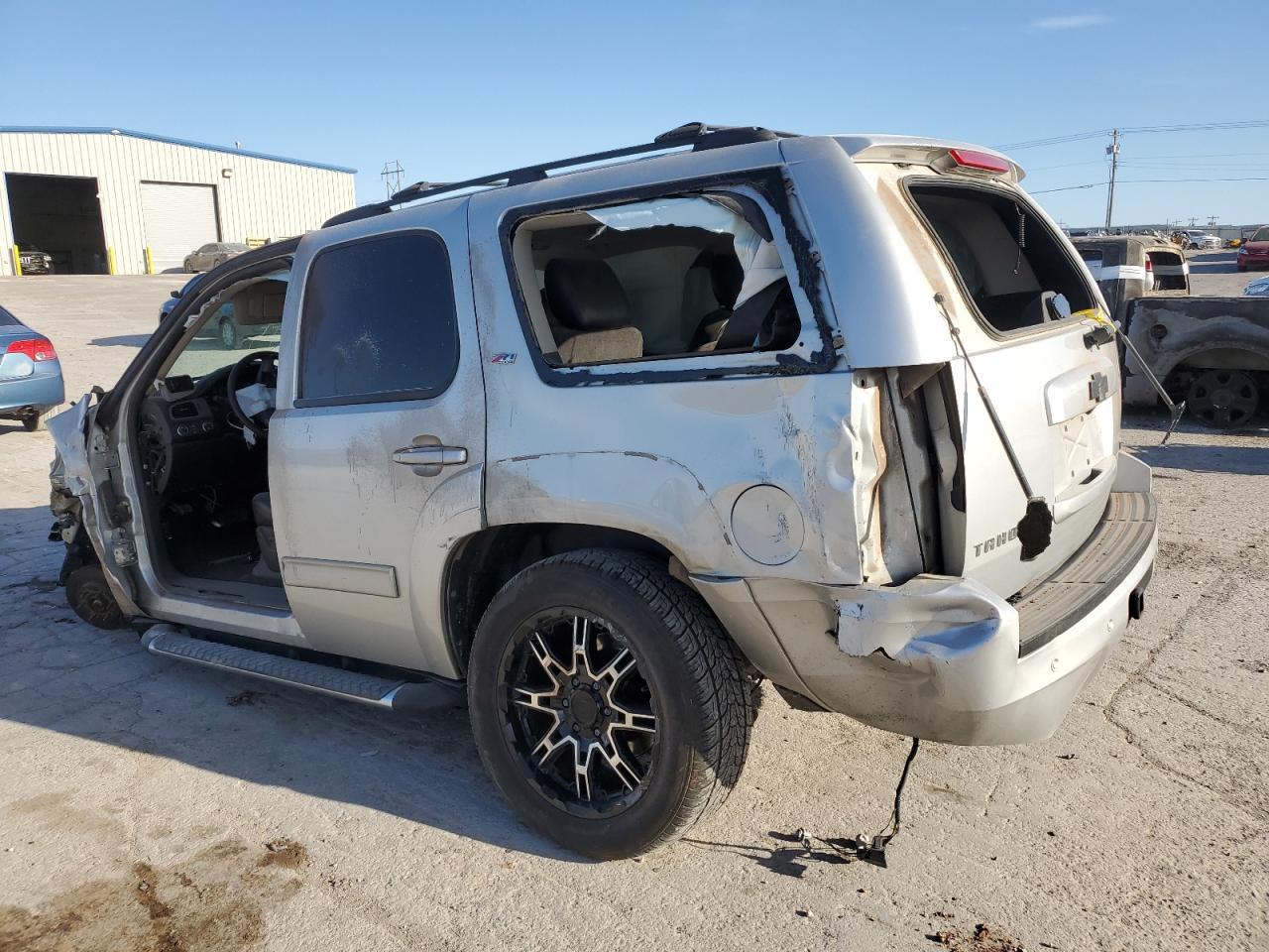 2011 CHEVROLET TAHOE K150 - Image 2