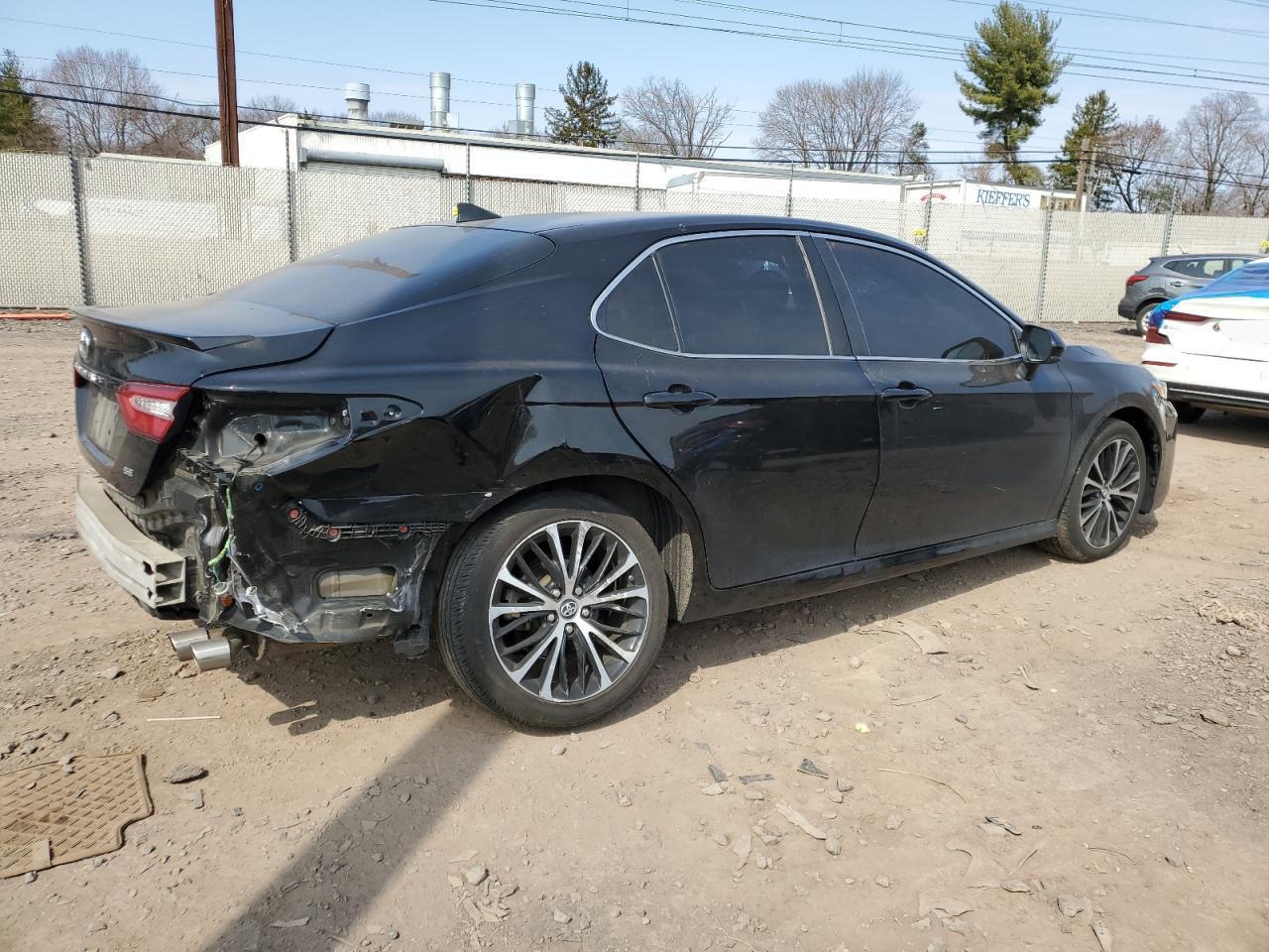 2019 TOYOTA CAMRY L - Фото 3