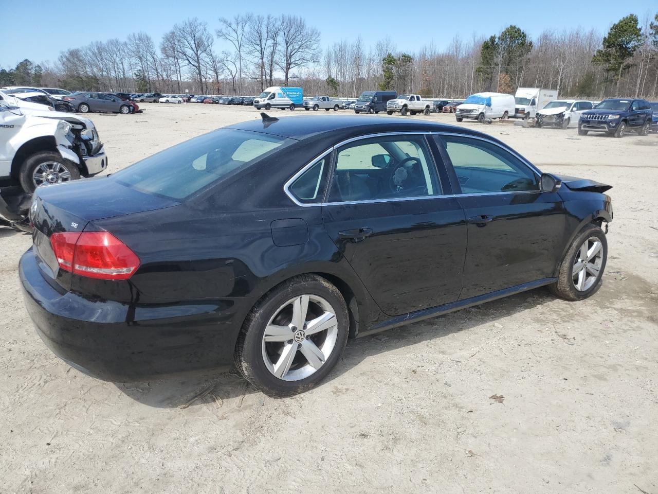 2013 VOLKSWAGEN PASSAT SE - Image 3