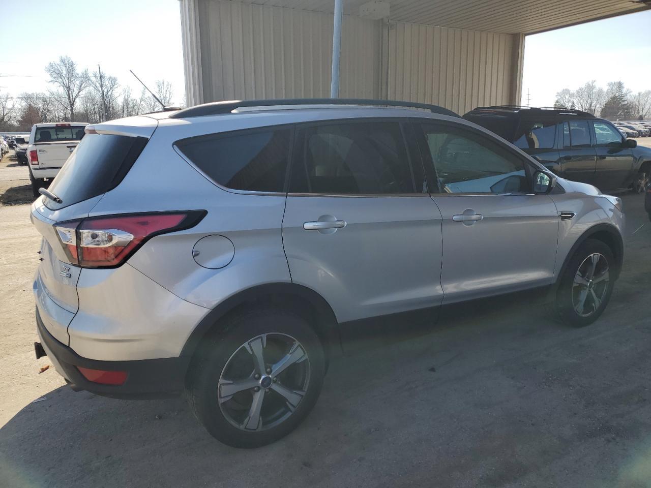 2017 FORD ESCAPE SE - Image 3