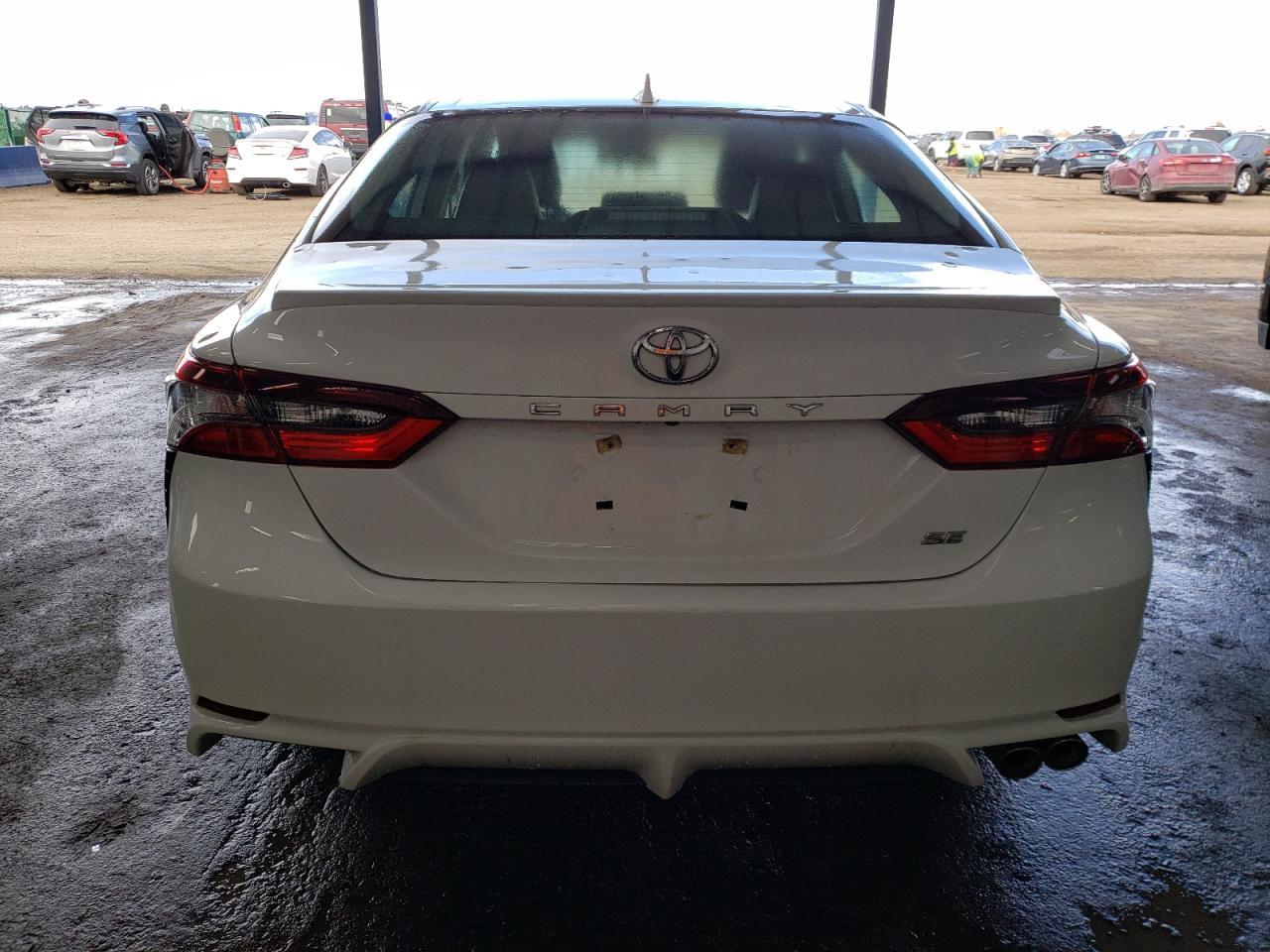 2021 TOYOTA CAMRY SE - Фото 6