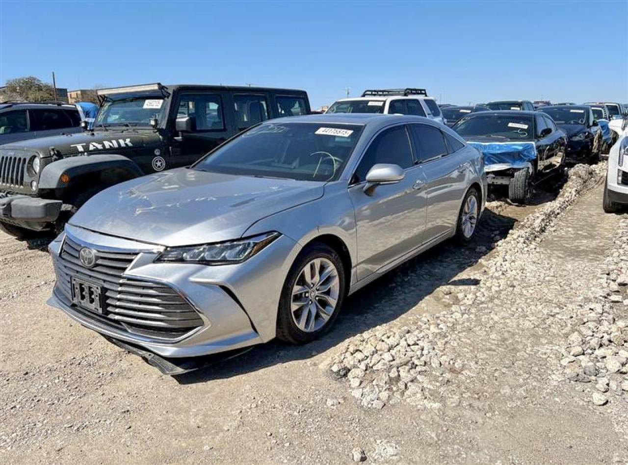 2019 TOYOTA AVALON XLE