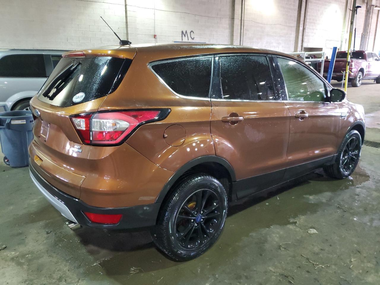 2017 FORD ESCAPE SE - Фото 3