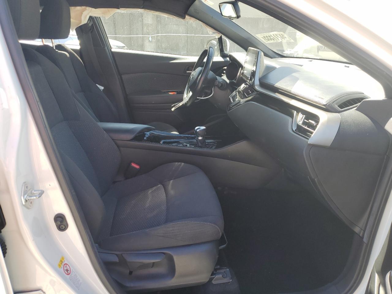 2019 TOYOTA C-HR XLE - Фото 7
