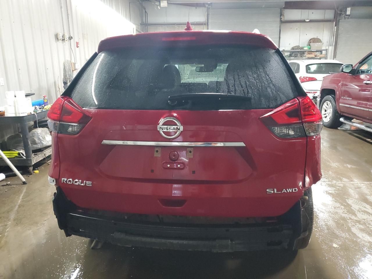 2017 NISSAN ROGUE SV - Фото 6