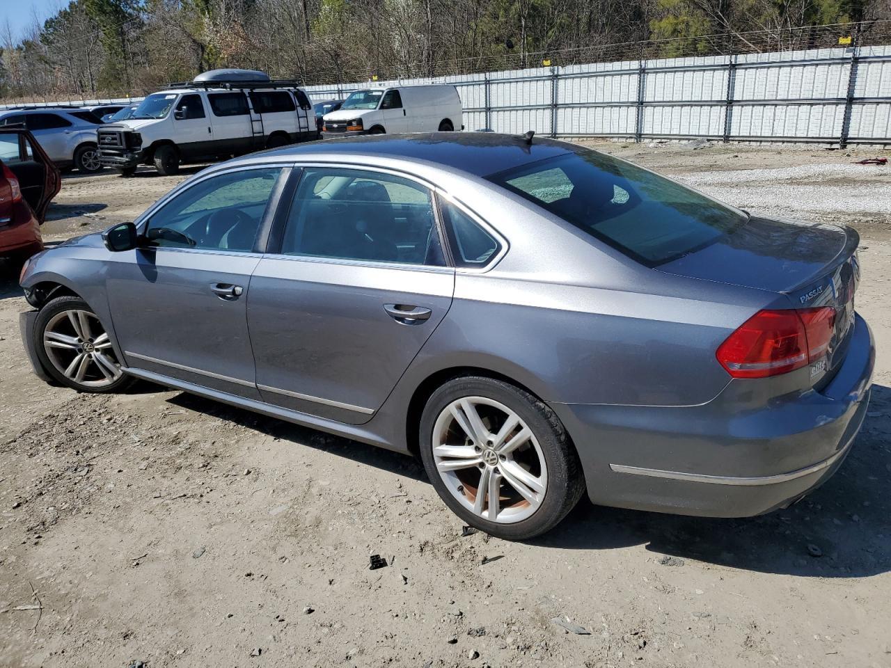 2014 VOLKSWAGEN PASSAT SEL - Фото 2