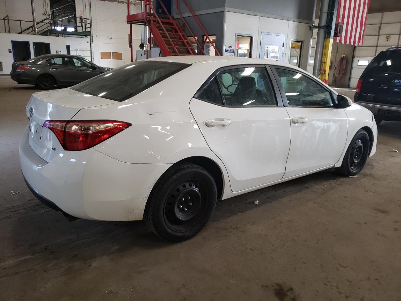 2018 TOYOTA COROLLA L - Фото 3