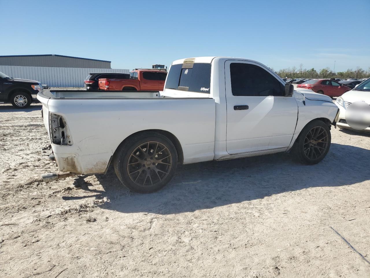 2014 RAM 1500 ST - Фото 3