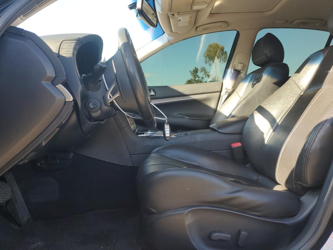 2011 INFINITI G37 - Image 7