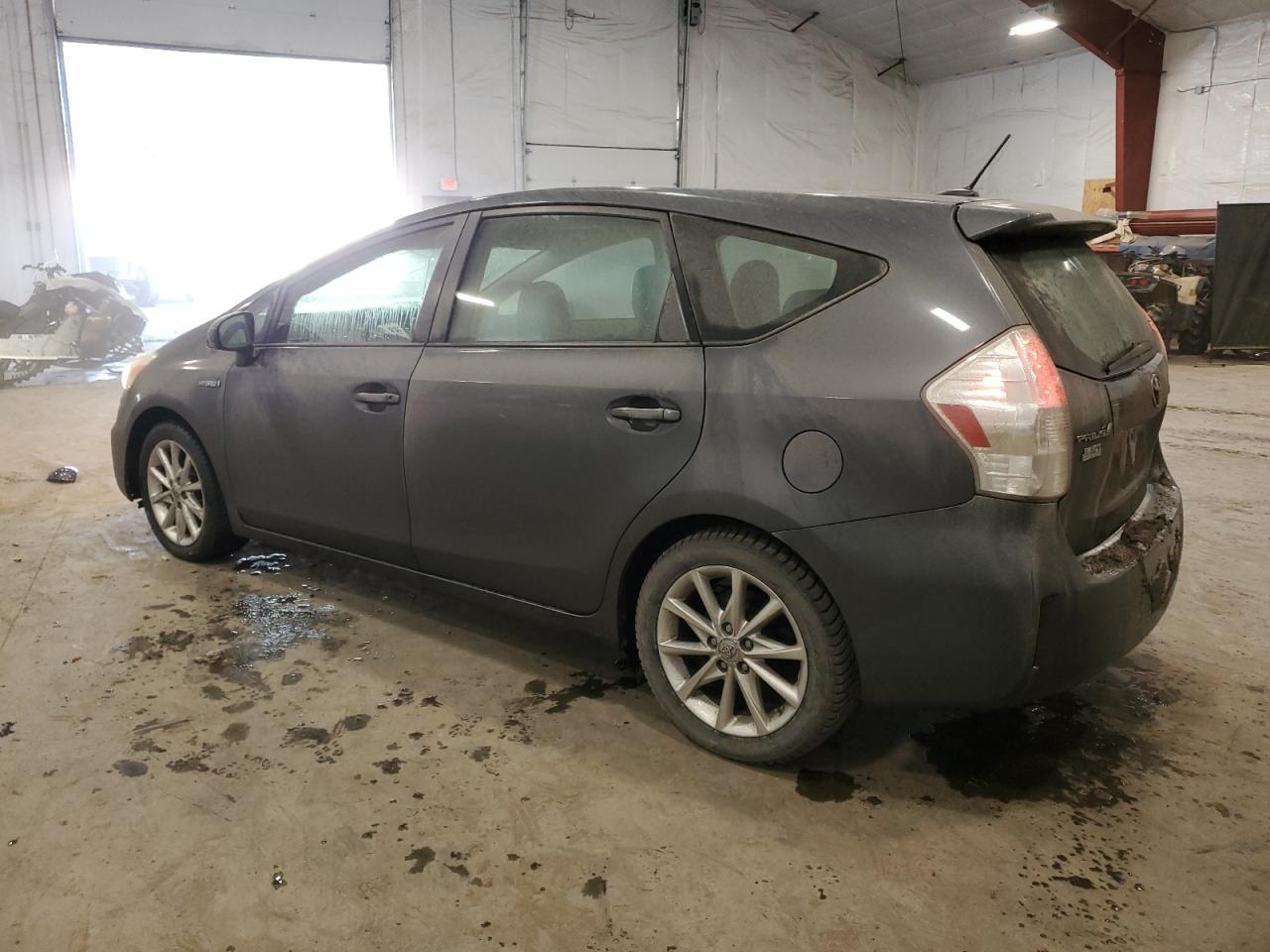2013 TOYOTA PRIUS V - Image 2