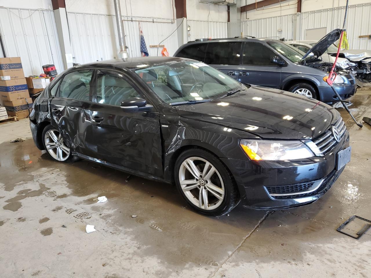 2014 VOLKSWAGEN PASSAT S - Image 4