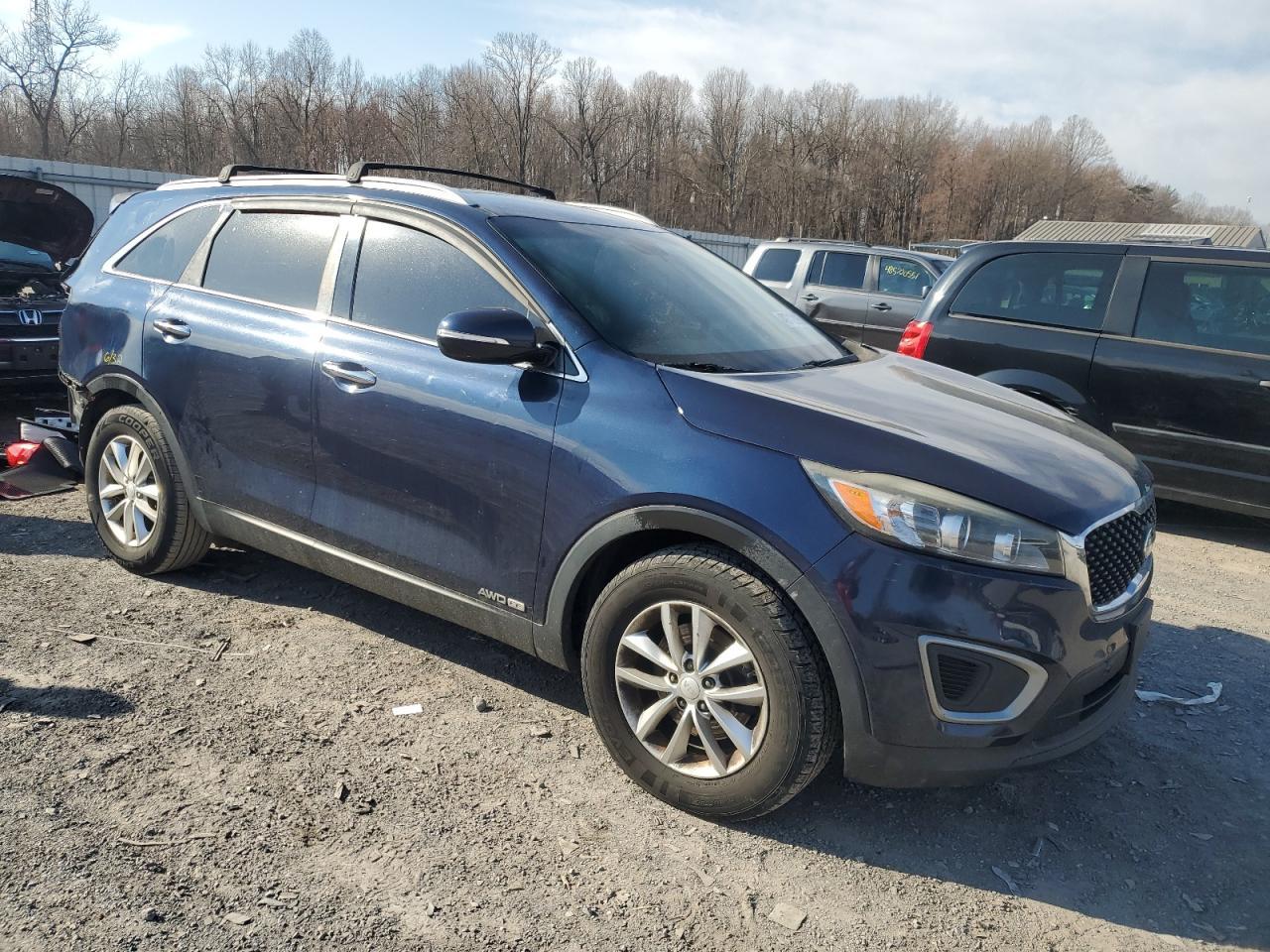 2016 KIA SORENTO LX - Image 4