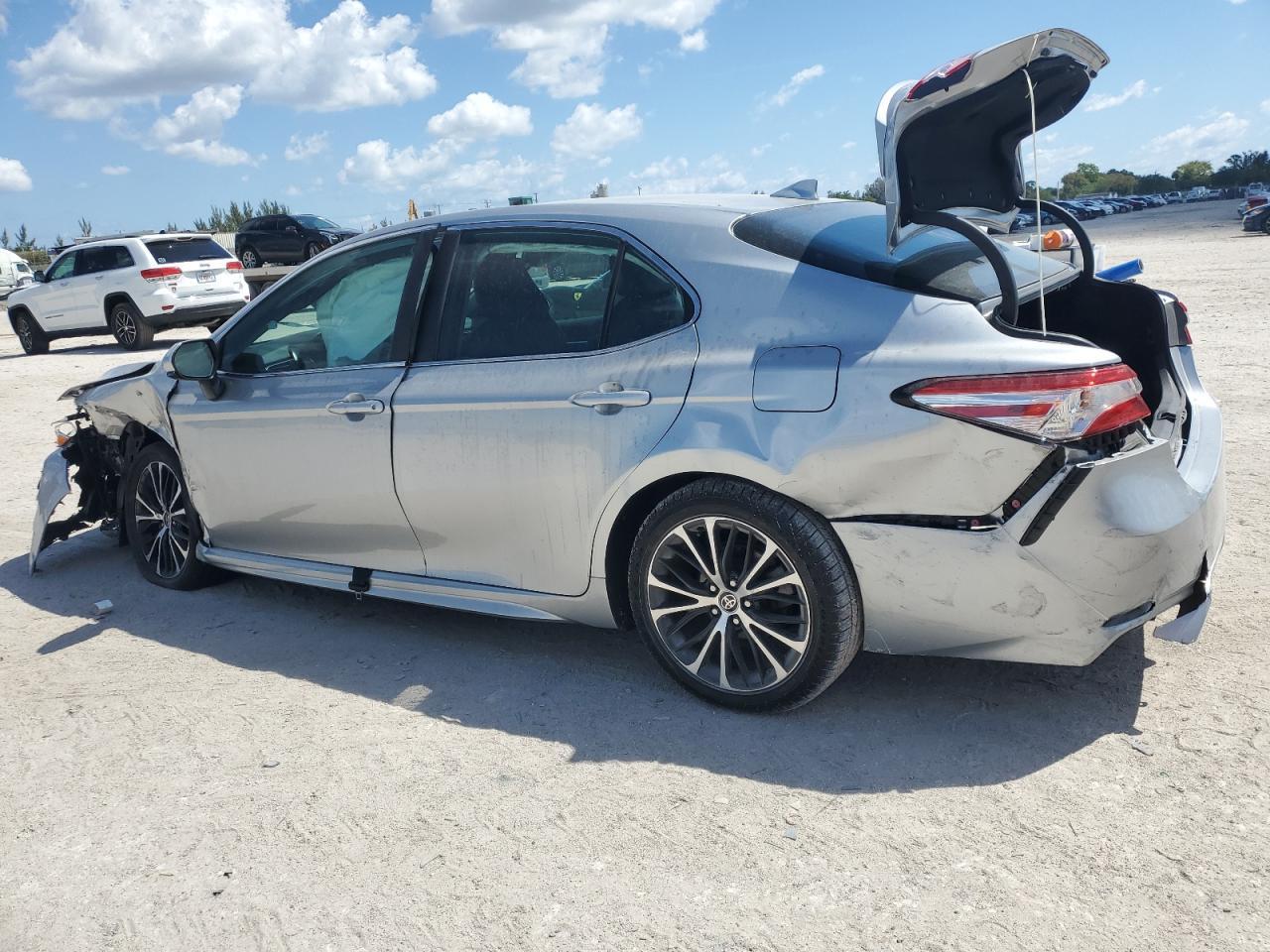 2020 TOYOTA CAMRY SE - Image 2